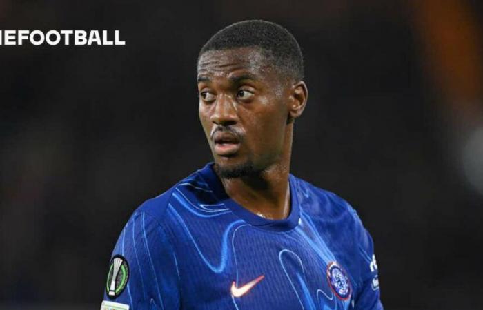 “J’essaie de l’encourager” – Tosin détaille ce qu’il essaie d’amener le joueur “incroyable” de Chelsea à faire plus