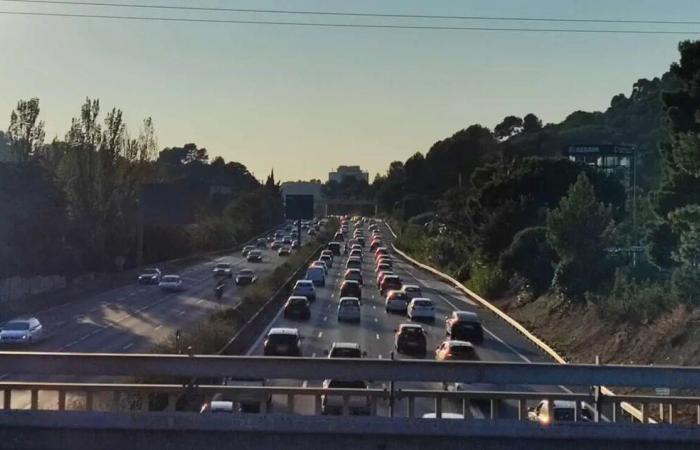 Accident sur l’A50 à Aubagne avec un embouteillage monstre ce jeudi matin qui paralyse la circulation