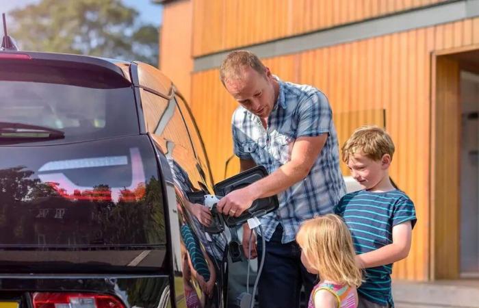 Des chercheurs de Stanford mettent en garde contre la recharge des véhicules électriques à la maison pendant la nuit