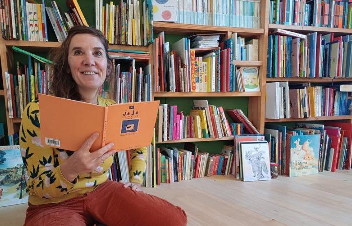 Laetitia Cador joue, lit et danse avec les livres pour les 30 ans des Editions du Rouergue à Rodezs