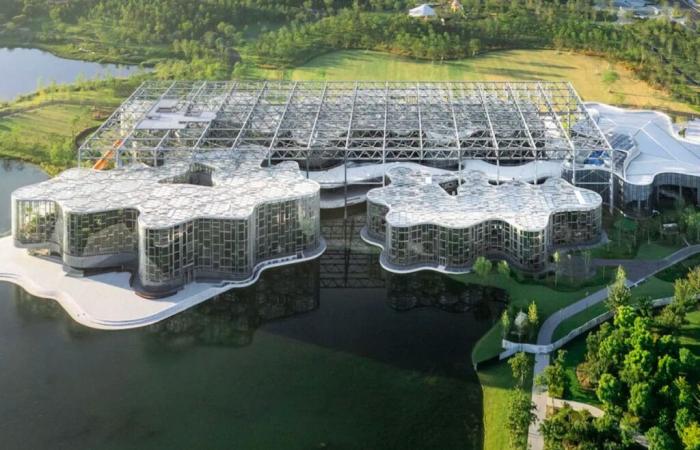 Des architectes transforment une centrale à charbon désaffectée en une oasis futuriste sans énergie