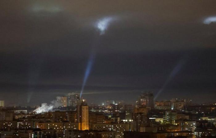 de fortes explosions ont été entendues à Kyiv