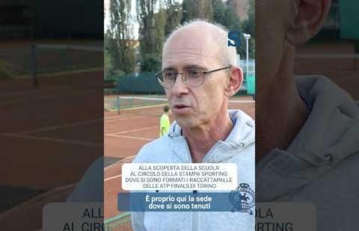 Voitures allemandes contre la foule au marché de Noël de Magdebourg