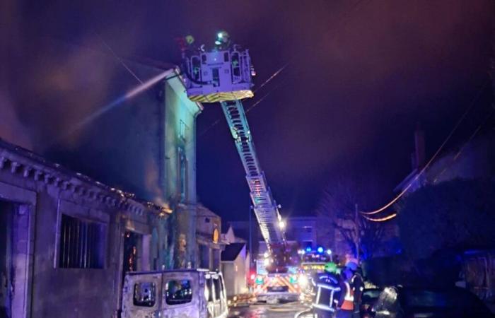 A Crest, onze véhicules et la maison d’un élu détruits par un incendie criminel