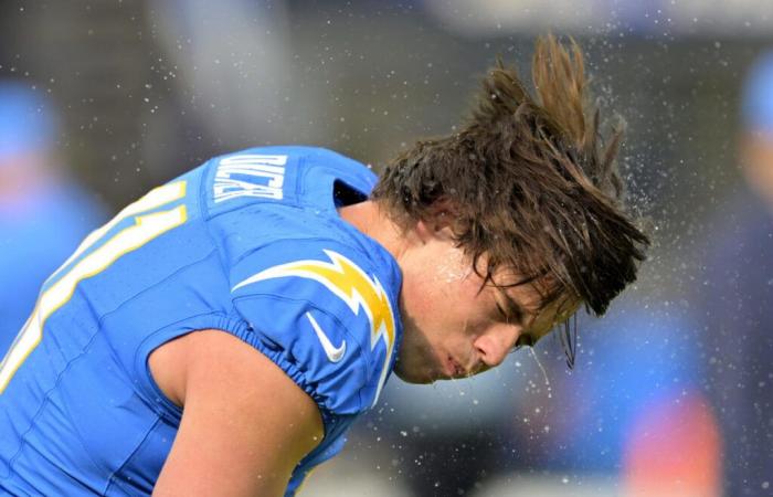 Cameron Dicker des Chargers réussit son premier panier sur coup franc depuis 1976