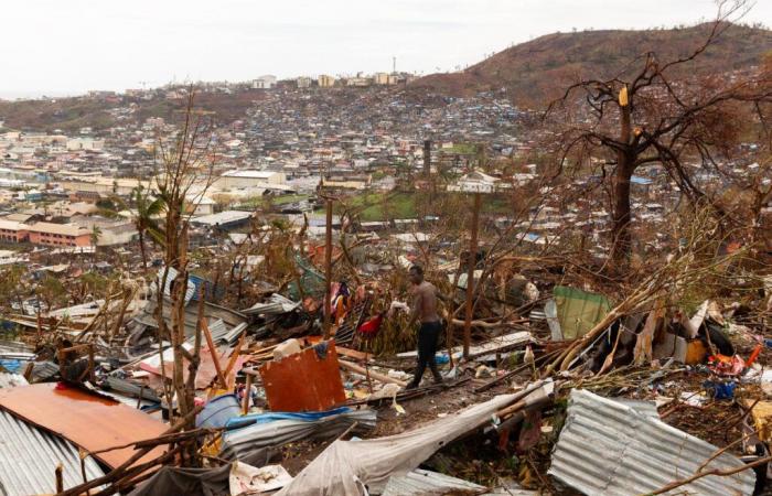 A Mayotte dévastée par le cyclone Chido, « ça ressemble aux images de la bombe d’Hiroshima, non ? »