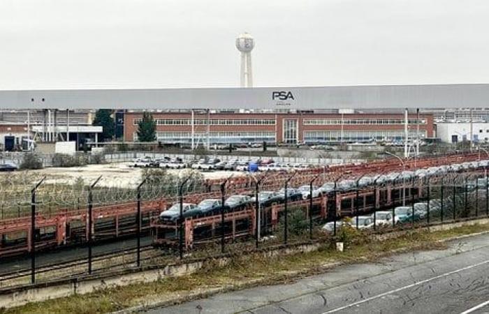 à l’usine Stellantis de Poissy, un projet industriel au point mort