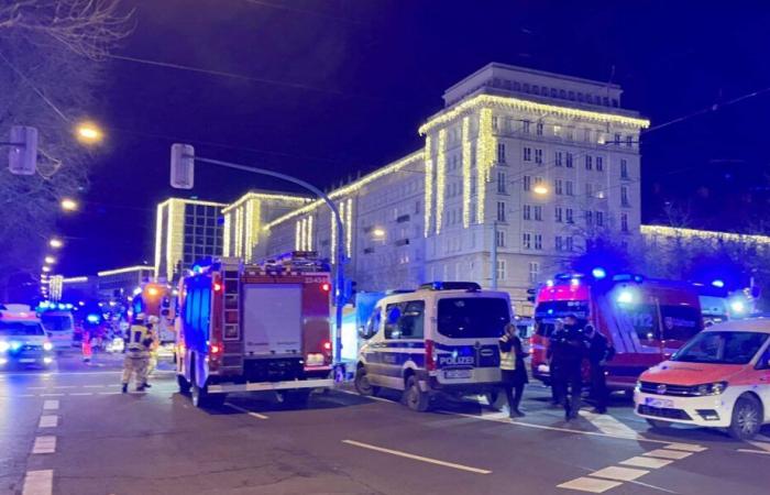 Urgent – ​​une voiture s’écrase sur le marché de Noël, plus de 60 blessés