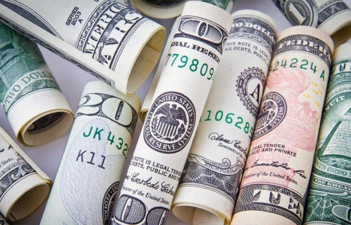 Le dollar américain atteint de nouveaux sommets alors que les marchés asiatiques et européens chutent et que le pétrole chute en raison des craintes liées à la demande chinoise – Les marchés mondiaux aujourd’hui pendant que les États-Unis dorment