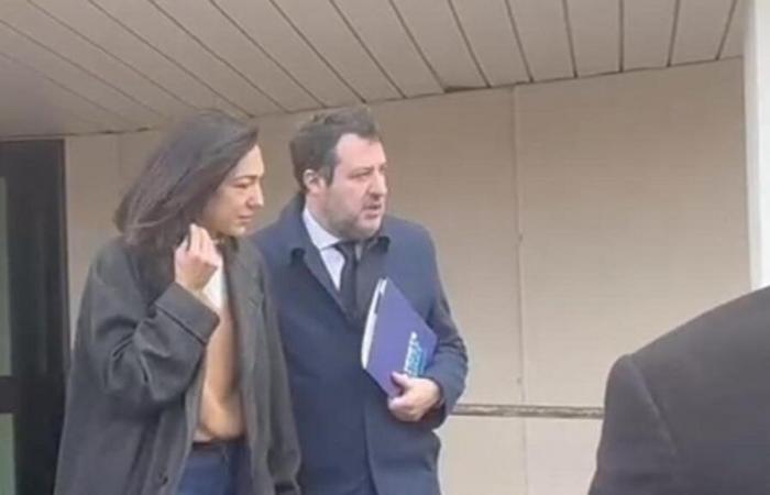 Salvini et ce câlin à sa petite amie en larmes après la sentence