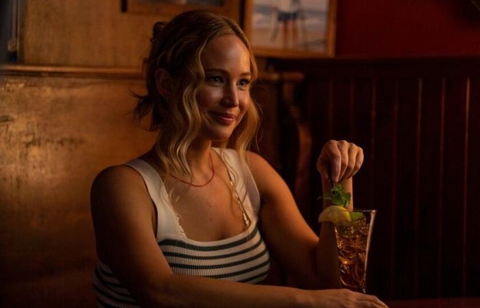 Jennifer Lawrence est une épouse sur mesure dans cette comédie sexuelle sous-estimée qui arrive au Prime Mexico et qui est aussi drôle que voyou