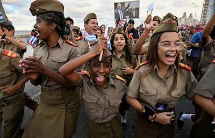 [PHOTOS] Des milliers de Cubains manifestent contre l’embargo devant l’ambassade américaine