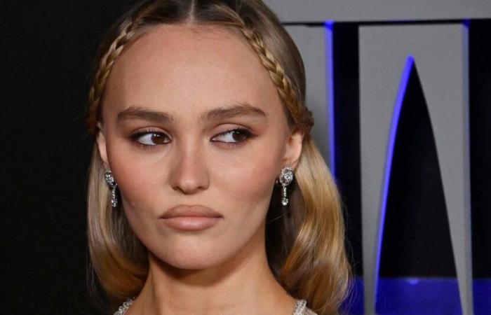 Lily Rose Depp en couple, sa petite amie victime de critiques