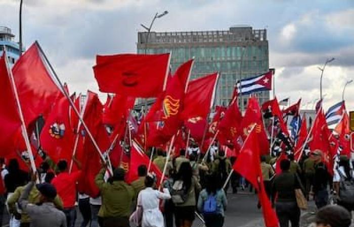 [PHOTOS] Des milliers de Cubains manifestent contre l’embargo devant l’ambassade américaine