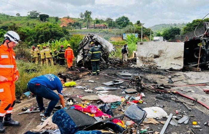 38 personnes perdent la vie dans un accident de bus, au moins un enfant parmi les victimes