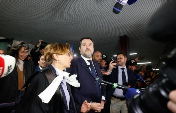 Pourquoi Salvini a-t-il été acquitté ? Débarquement non obligatoire ou acte politique : hypothèses sur la décision