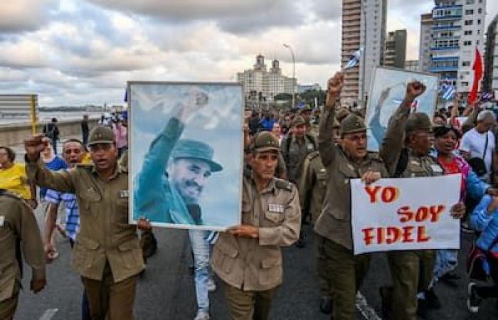 [PHOTOS] Des milliers de Cubains manifestent contre l’embargo devant l’ambassade américaine