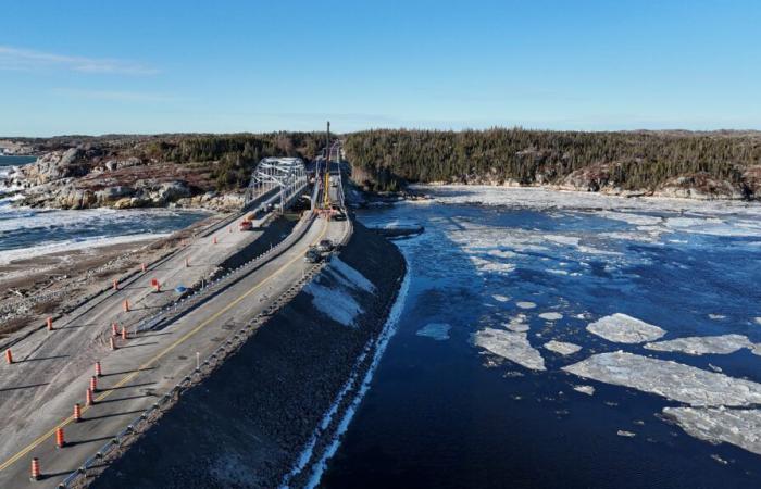 Le pont modulaire de la rivière Sheldrake est en service depuis hier