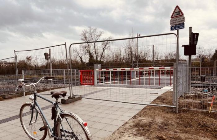 un passage à niveau relie désormais le tramway au quartier Coop !