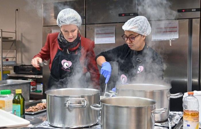 Philippe et Mathilde de Belgique visitent un centre d’accueil bruxellois pour Noël