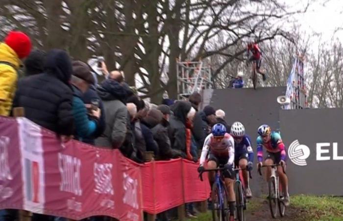 La Canadienne Rafaelle Carrier remporte la course junior à la Coupe du monde de Hulst