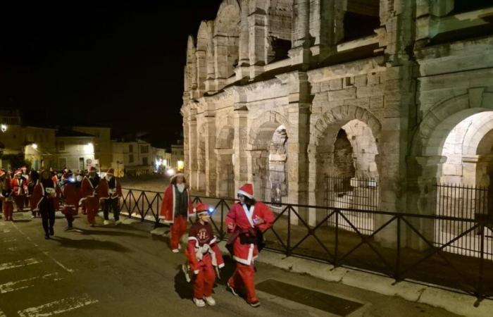 DOSSIER DU SOIR 550 Pères Noël ont participé à la première course de Noël Arles