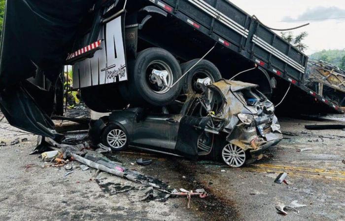 Au moins 38 morts dans un accident de bus au Brésil