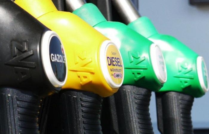 Pourquoi les prix des carburants au Maroc baissent-ils moins vite qu’ailleurs ?