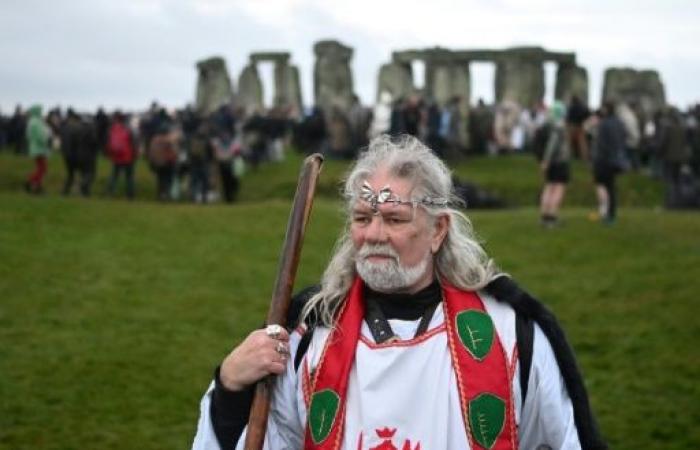 Des milliers de personnes célèbrent le solstice d’hiver à Stonehenge