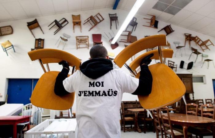 Chez Emmaüs Défi, ils s’équipent de matériel neuf à petit prix, avant leur premier Noël à la maison