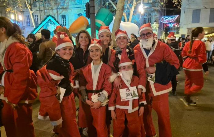 DOSSIER DU SOIR 550 Pères Noël ont participé à la première course de Noël Arles