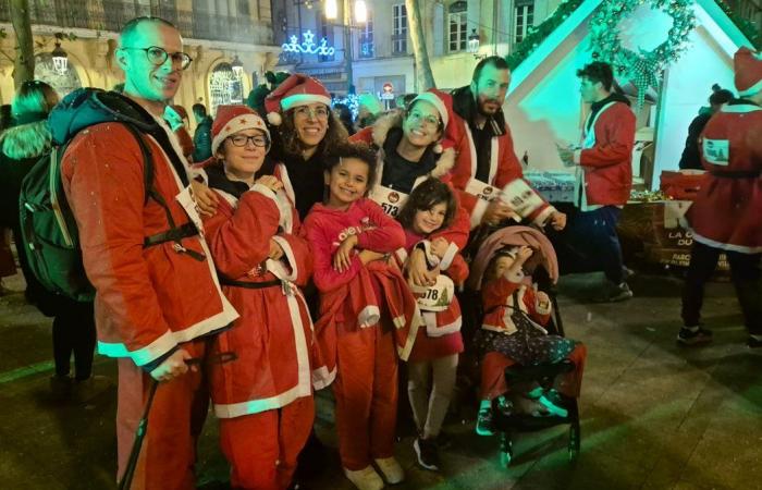 DOSSIER DU SOIR 550 Pères Noël ont participé à la première course de Noël Arles