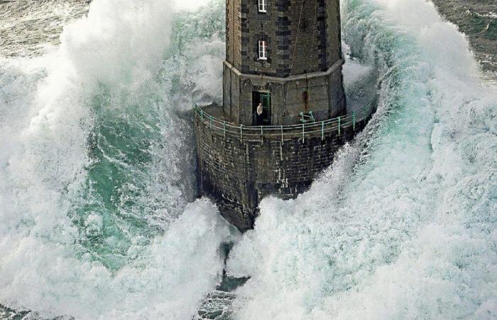 35 ans après, cette photo du phare de la Jument à Ouessant sort toujours du lot