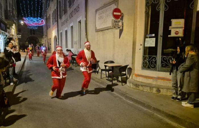 DOSSIER DU SOIR 550 Pères Noël ont participé à la première course de Noël Arles