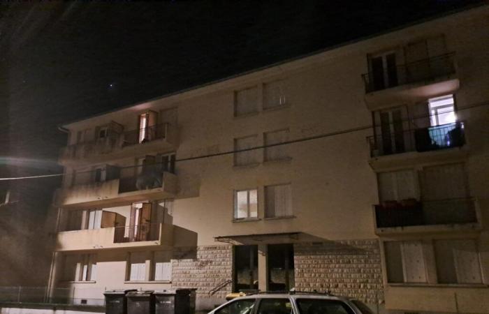 un homme torturé à mort, son bourreau filmé