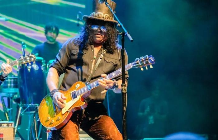 Slash livre un solo incroyable à Nashville