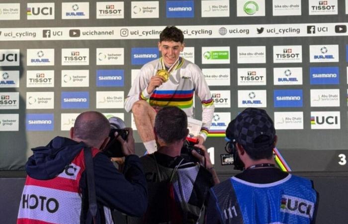 Près de Fougères, Roman sacré champion du monde de VTT trial