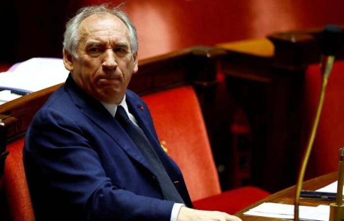 Bayrou débute son mandat avec une cote de popularité historiquement basse