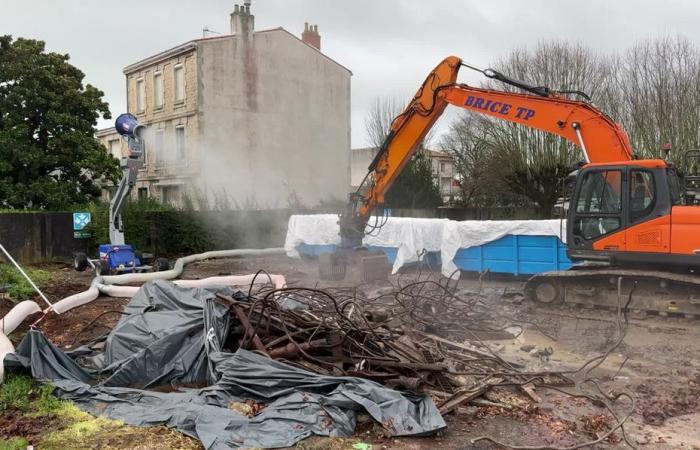 Malgré des émanations toxiques affectant les riverains et les élèves d’une école de La Rochelle, le chantier de décontamination a repris