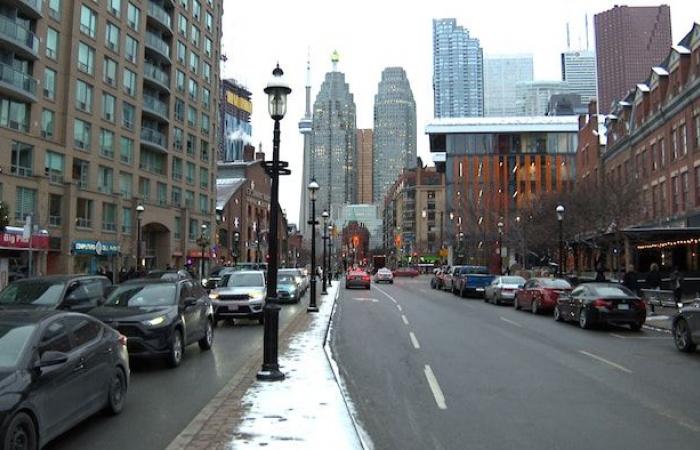 C’est l’hiver à Toronto et de nombreux sans-abri dorment encore à la belle étoile