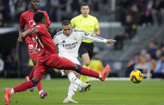 Mbappé marque un golazo et confirme son retour en forme face au Séville FC