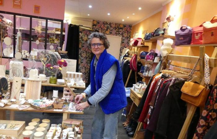 Ludivine, créatrice de sacs en tissu, ouvre une entreprise d’artisanat local et de brocante en Gironde