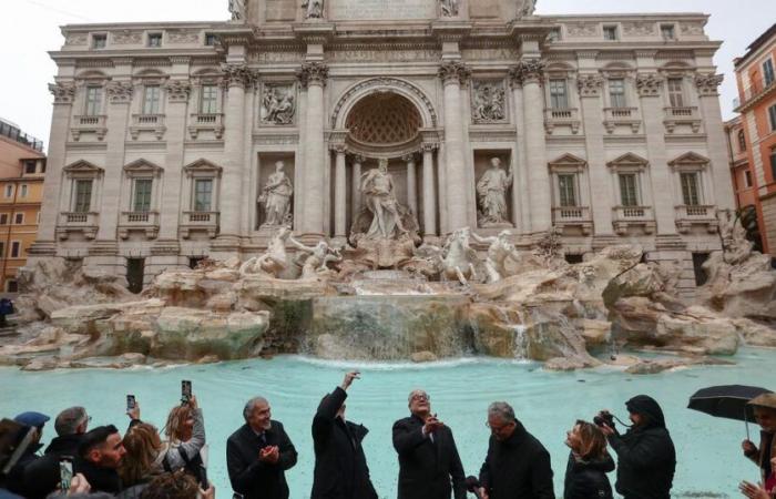 La fontaine de Trevi rouvre après nettoyage, sous réserve des touristes