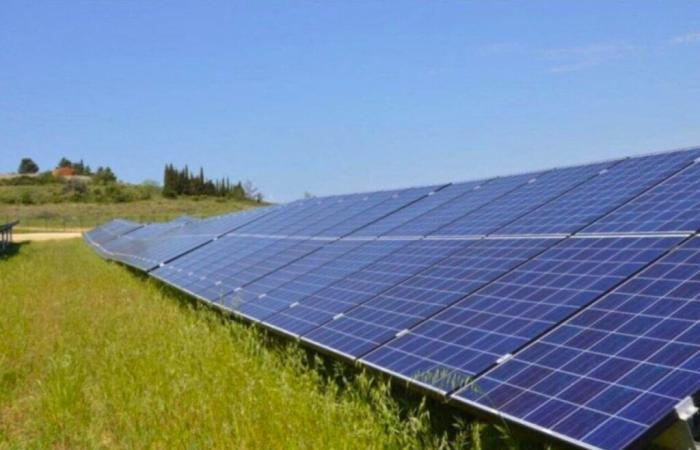 Des panneaux photovoltaïques bientôt installés dans un stade et un cimetière, près de Rouen