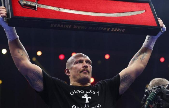 pourquoi Usyk a célébré sa victoire contre Fury en levant un sabre