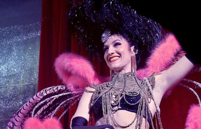 Plumes, strass et voyages sur la scène du cabaret Milady Opéra