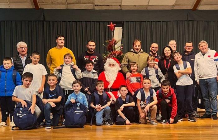 Valence-d’Agen. Le Père Noël a visité l’école de rugby valencienne Avenir