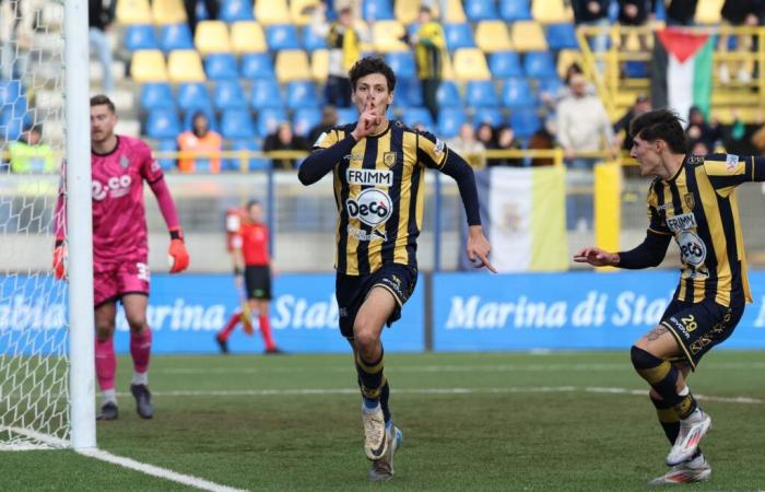 Floriani Mussolini marque son premier but en Serie B avec la Juve Stabia : la célébration suscite la discussion