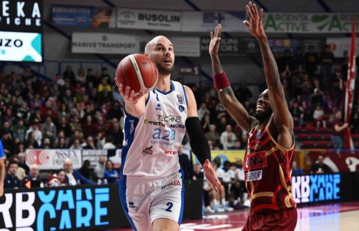 Brescia attaque Venise 90-89, Naples bat Scafati 96-94 en prolongation et sort de l’impasse, Sassari, Tortona et Reggio ok