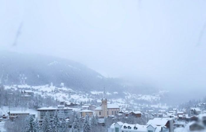 des vacanciers dans la rue quelques jours avant Noël